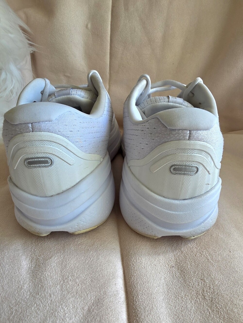 Brooks Men's White Ghos5 Max 2 Running Shoes/Sneakers Size 12 - Picture 5 of 9